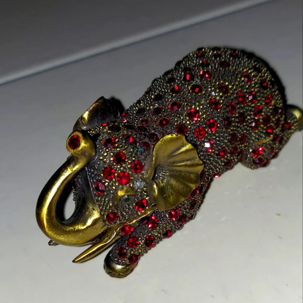 Brass Elephant Garnet Austrian Crystals Jeweled Emerald Eyes Trinket Box Opens - Picture 2 of 9